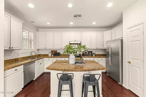 Kitchen - 111 E Palomino Dr, Gilbert, AZ 85296 photo 1 of 6