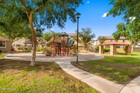 Exterior - 111 E Palomino Dr, Gilbert, AZ 85296 photo 8 of 11