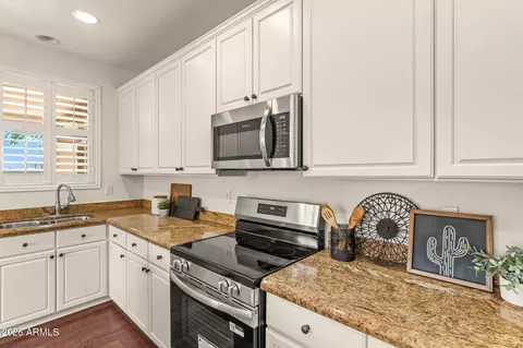 Kitchen - 111 E Palomino Dr, Gilbert, AZ 85296 photo 4 of 6