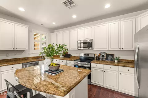 Kitchen - 111 E Palomino Dr, Gilbert, AZ 85296 photo 3 of 6