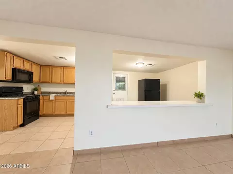 Kitchen - 573 S Ocotillo Dr, Apache Junction, AZ 85120 photo 2 of 2