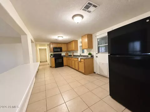 Kitchen - 573 S Ocotillo Dr, Apache Junction, AZ 85120 photo 1 of 2