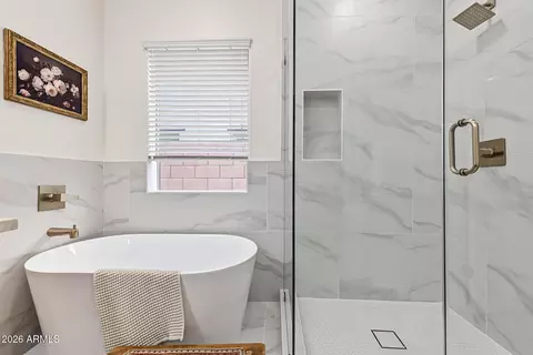 Bath - 4410 E Campo Bello Dr, Phoenix, AZ 85032 photo 2 of 3