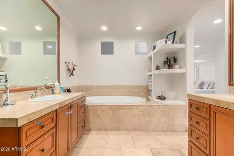 Bath - 5555 E Monterosa St, Phoenix, AZ 85018 photo 2 of 4