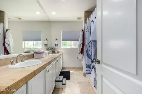 Bath - 5555 E Monterosa St, Phoenix, AZ 85018 photo 4 of 4