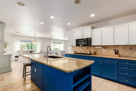 Kitchen - 5555 E Monterosa St, Phoenix, AZ 85018 photo 2 of 3