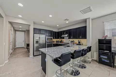 Kitchen - 2820 E Sunland Ave, Phoenix, AZ 85040 photo 2 of 4