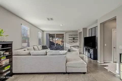 Living - 2820 E Sunland Ave, Phoenix, AZ 85040 photo 2 of 3