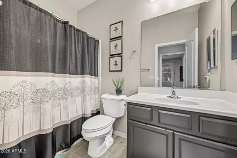 Bath - 2820 E Sunland Ave, Phoenix, AZ 85040 photo 3 of 3