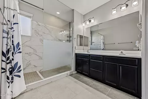 Bath - 2820 E Sunland Ave, Phoenix, AZ 85040 photo 1 of 3