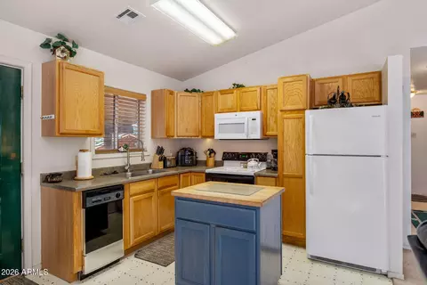 Kitchen - 1967 Tall Pine Cir, Overgaard, AZ 85933 photo 1 of 2