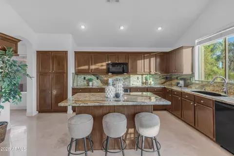 Kitchen - 9807 E Lompoc Ave, Mesa, AZ 85209 photo 4 of 5