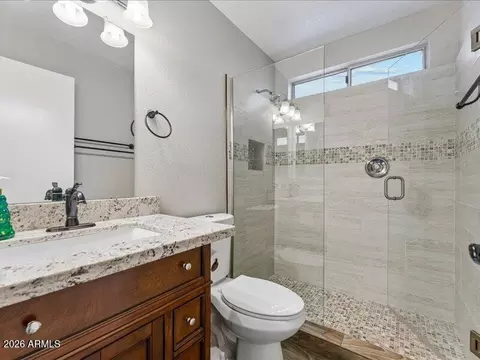 Bath - 4327 E Siesta Ln, Phoenix, AZ 85050 photo 4 of 5