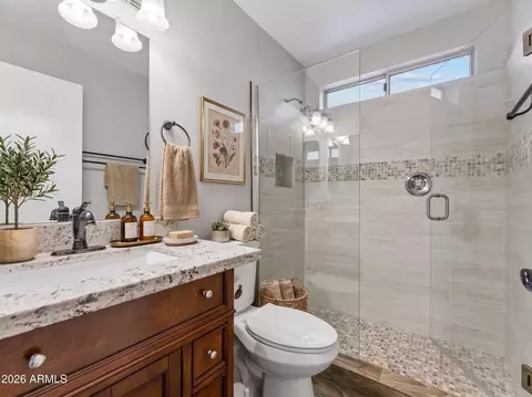 Bath - 4327 E Siesta Ln, Phoenix, AZ 85050 photo 5 of 5