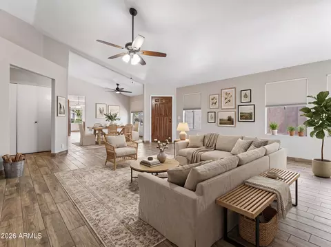 Living - 4327 E Siesta Ln, Phoenix, AZ 85050 photo 2 of 6