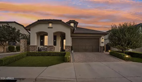 Exterior - 2108 E Warbler Rd, Gilbert, AZ 85297 photo 8 of 9