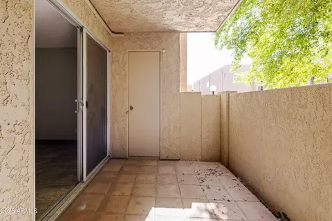 Exterior - 5525 E Thomas Rd #R11, Phoenix, AZ 85018 photo 1 of 2