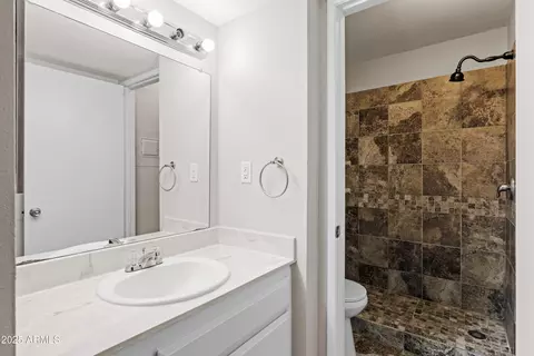 Bath - 5525 E Thomas Rd #R11, Phoenix, AZ 85018 photo 1 of 2