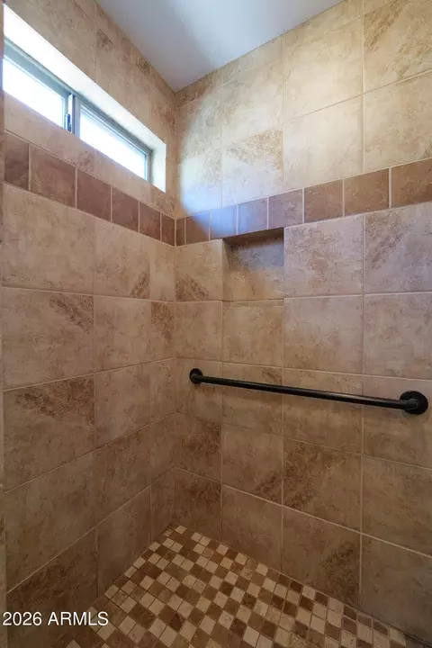Bath - 906 Aero Rd, Mesa, AZ 85205 photo 3 of 3
