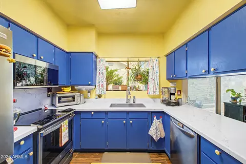 Kitchen - 4442 E Bluefield Ave, Phoenix, AZ 85032 photo 2 of 2
