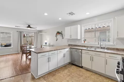 Kitchen - 10844 E Diamond Ave, Mesa, AZ 85208 photo 2 of 3