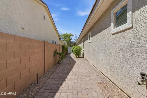 Exterior - 2522 E Pleasant Ln, Phoenix, AZ 85042 photo 14 of 14