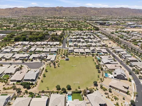 View/Area - 2522 E Pleasant Ln, Phoenix, AZ 85042 photo 4 of 5