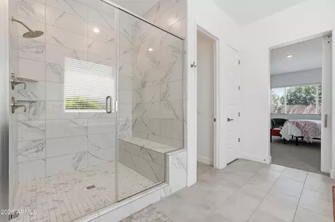 Bath - 2522 E Pleasant Ln, Phoenix, AZ 85042 photo 2 of 6