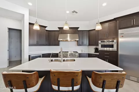 Kitchen - 2522 E Pleasant Ln, Phoenix, AZ 85042 photo 4 of 5