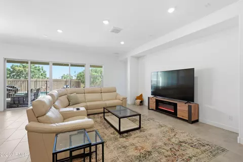 Living - 2522 E Pleasant Ln, Phoenix, AZ 85042 photo 1 of 1