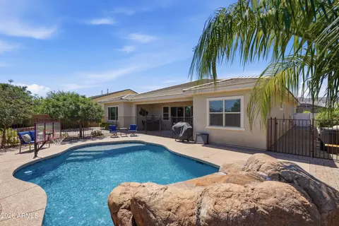 Exterior - 2522 E Pleasant Ln, Phoenix, AZ 85042 photo 4 of 14