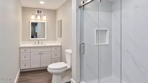 Bath - 3817 N 59th Dr, Phoenix, AZ 85033 photo 1 of 5