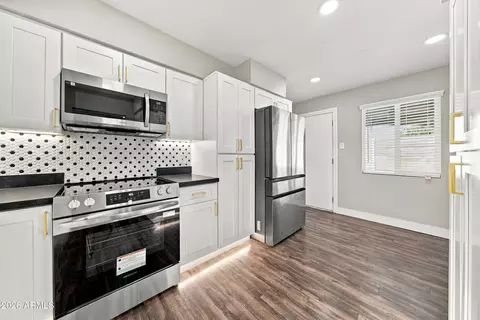 Kitchen - 3817 N 59th Dr, Phoenix, AZ 85033 photo 4 of 7