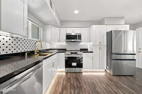 Kitchen - 3817 N 59th Dr, Phoenix, AZ 85033 photo 5 of 7