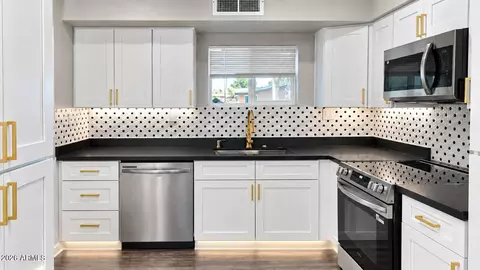 Kitchen - 3817 N 59th Dr, Phoenix, AZ 85033 photo 1 of 8