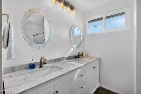 Bath - 2709 E Thunderhill Pl, Phoenix, AZ 85048 photo 5 of 5