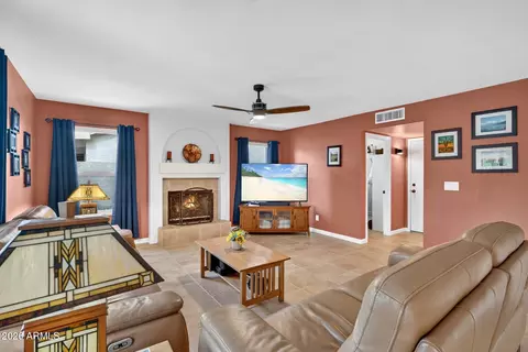 Living - 2709 E Thunderhill Pl, Phoenix, AZ 85048 photo 2 of 3