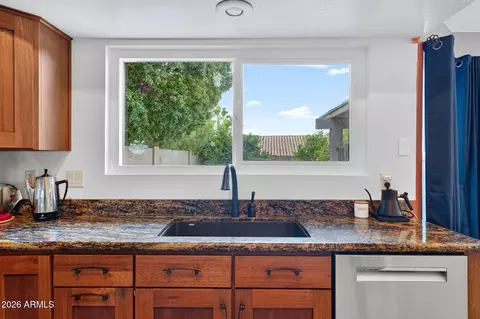 Kitchen - 2709 E Thunderhill Pl, Phoenix, AZ 85048 photo 4 of 5