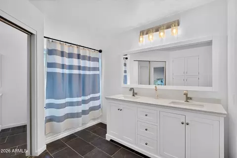 Bath - 2709 E Thunderhill Pl, Phoenix, AZ 85048 photo 2 of 5