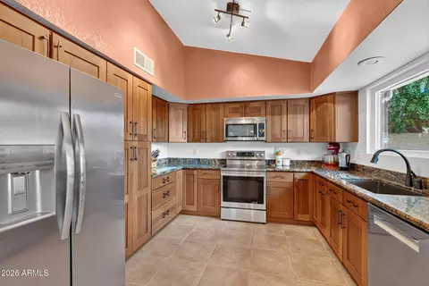 Kitchen - 2709 E Thunderhill Pl, Phoenix, AZ 85048 photo 3 of 5