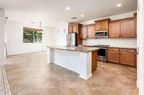Kitchen - 685 E Hummingbird Way, Gilbert, AZ 85297 photo 2 of 4