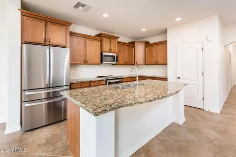 Kitchen - 685 E Hummingbird Way, Gilbert, AZ 85297 photo 3 of 4