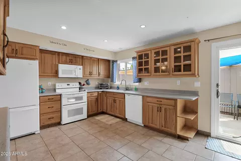 Kitchen - 2930 E Clarendon Ave, Phoenix, AZ 85016 photo 1 of 2