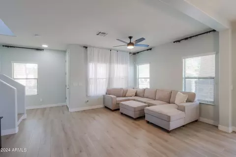 Living - 986 S Hawk Ln, Gilbert, AZ 85296 photo 1 of 2