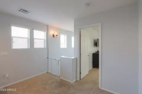 Entry Way - 986 S Hawk Ln, Gilbert, AZ 85296 photo 6 of 7