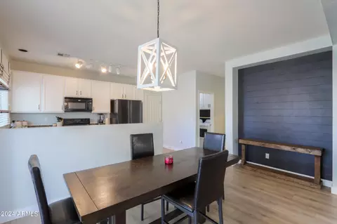 Dining - 986 S Hawk Ln, Gilbert, AZ 85296 photo 2 of 2