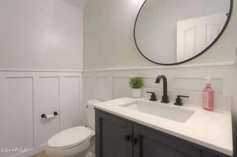 Bath - 986 S Hawk Ln, Gilbert, AZ 85296 photo 1 of 2