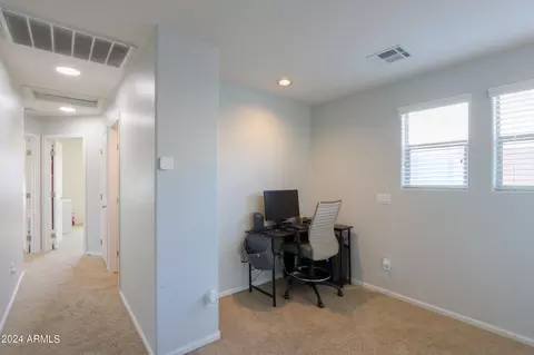 Entry Way - 986 S Hawk Ln, Gilbert, AZ 85296 photo 5 of 7