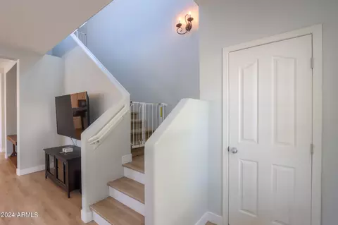 Entry Way - 986 S Hawk Ln, Gilbert, AZ 85296 photo 1 of 7