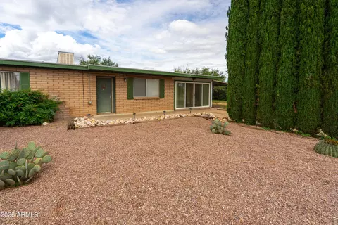 79 E Hawthorne St, Huachuca City, AZ 85616